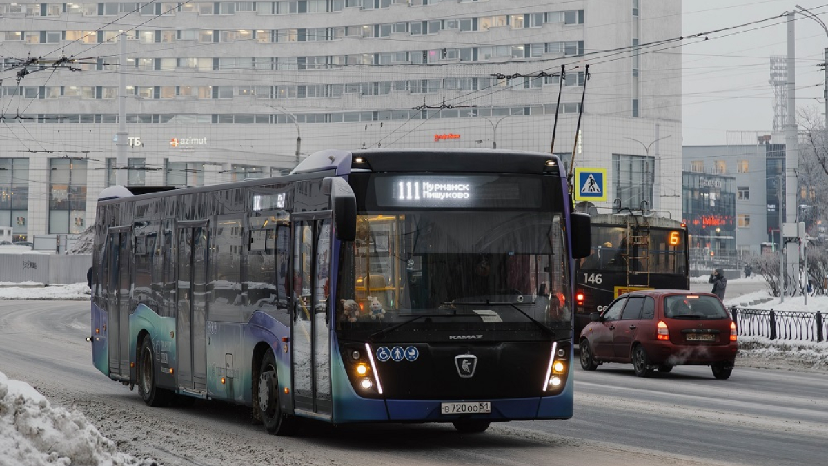 автобус на улице города