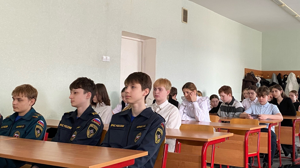 школьники на встрече с экологами