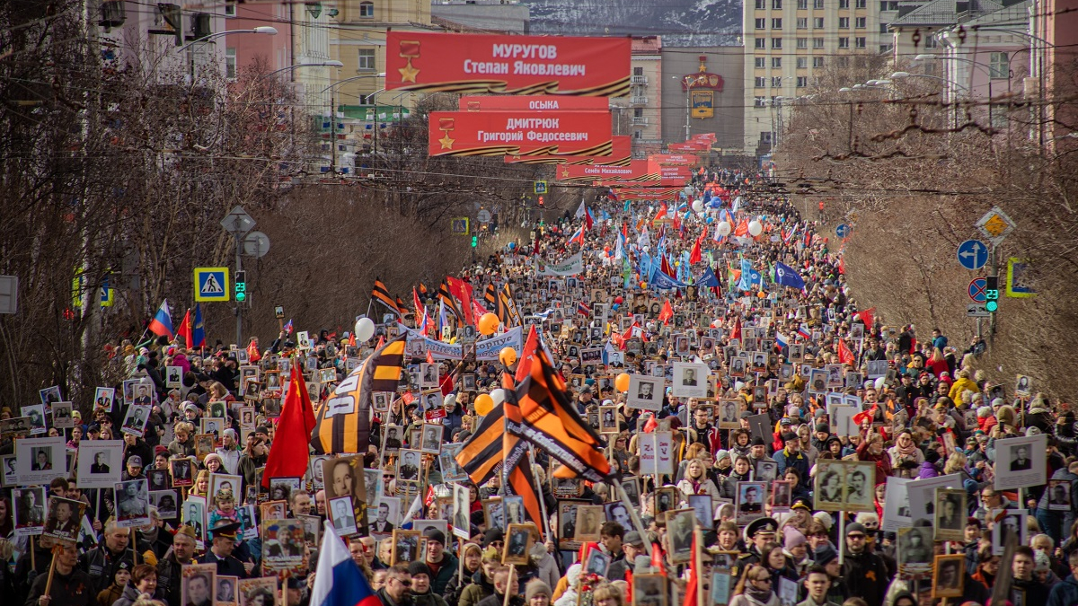 Бессмертный полк на улице Мурманска