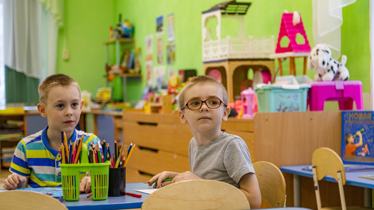 Дети играют