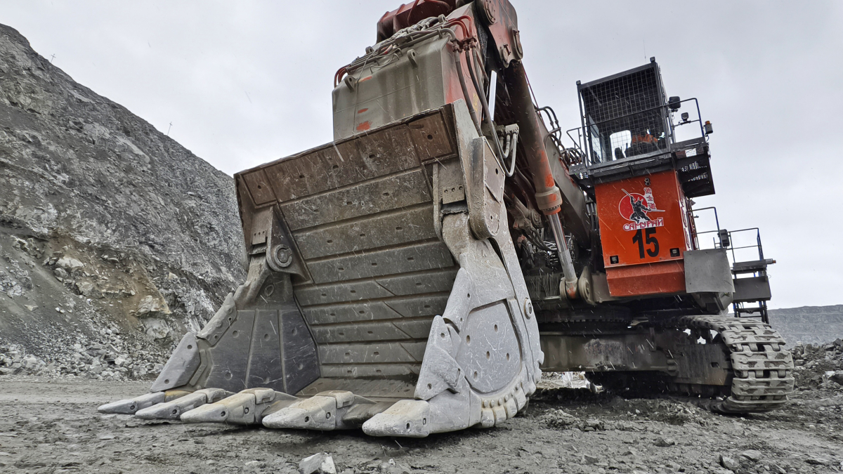 Новый экскаватор Ковдорского ГОКа