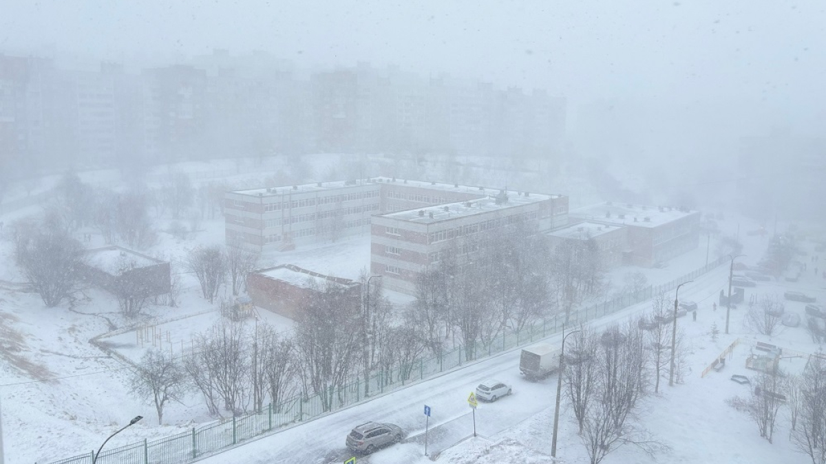 вид на Мурманск со снегом