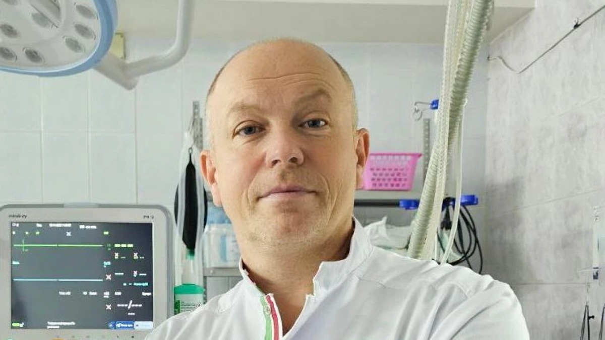 Врач в операционной