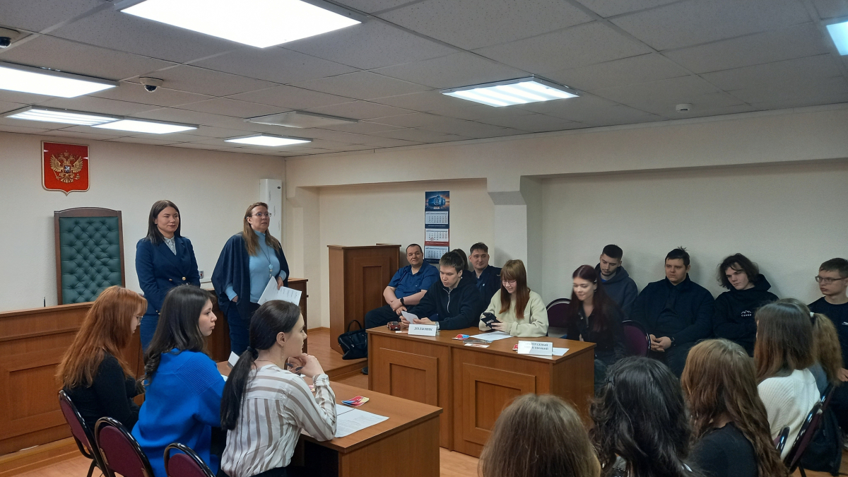 Суд со студентами