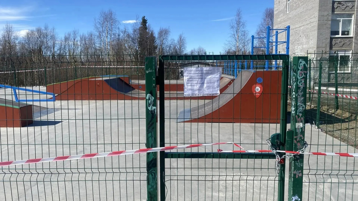 Закрытая в Ловозере скейт-площадка