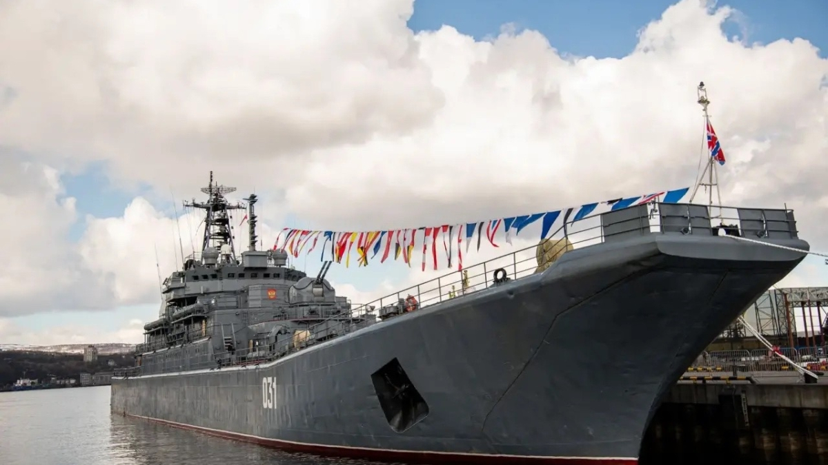 БДК Александр Отраковский в Мурманске