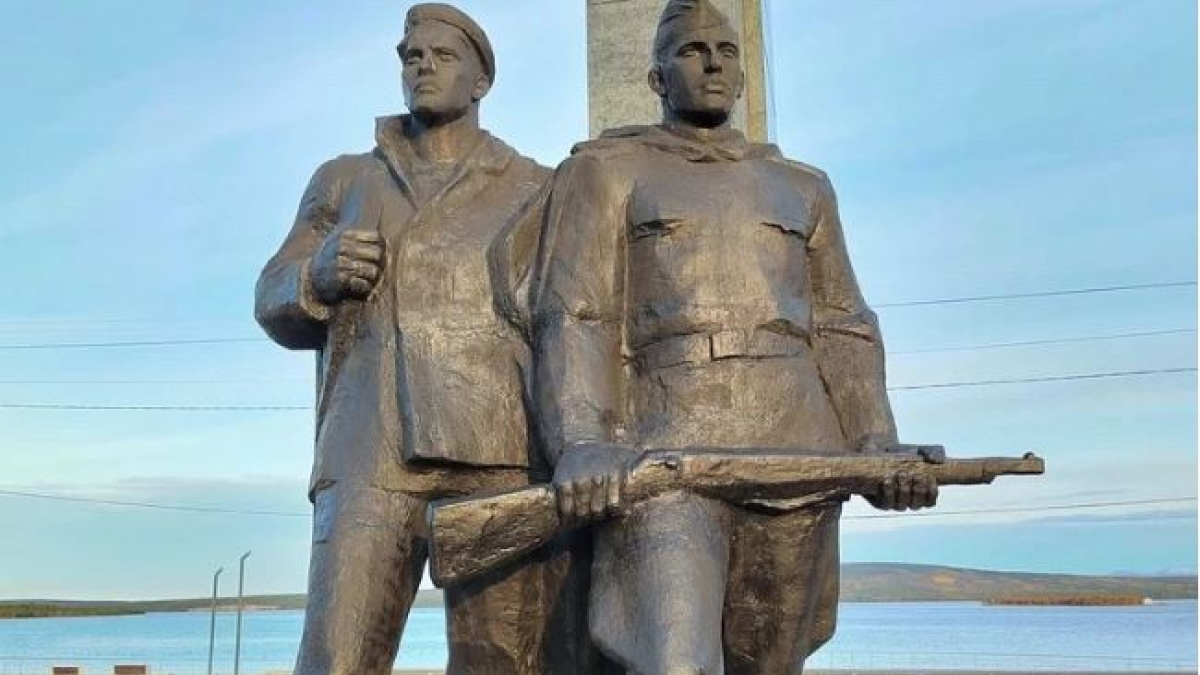 Памятник в Мончегорске