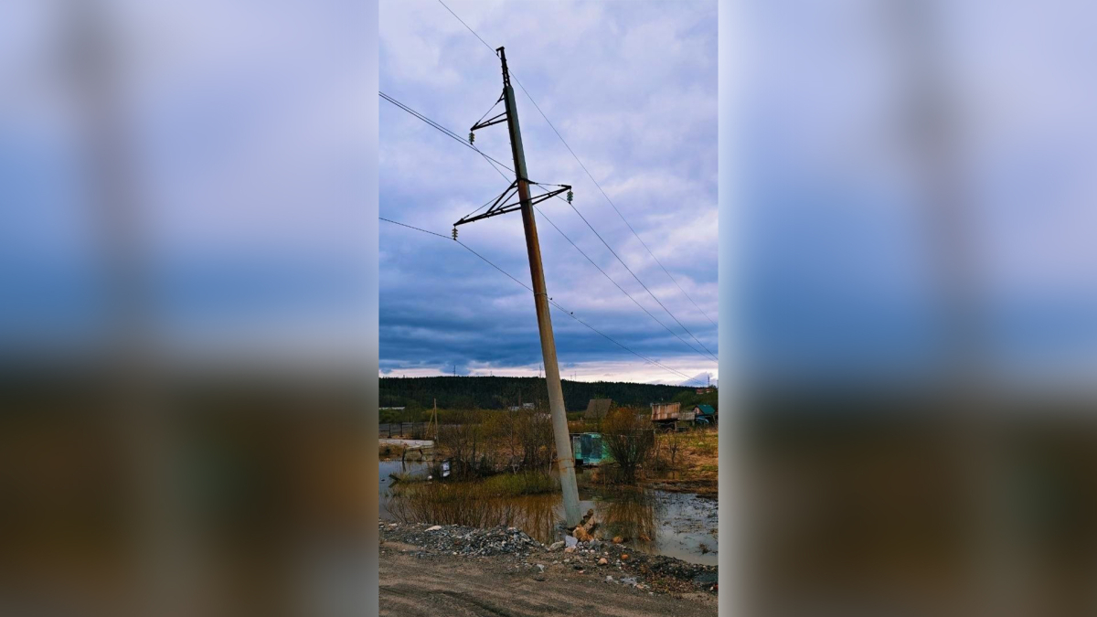 ЛЭП накренилась