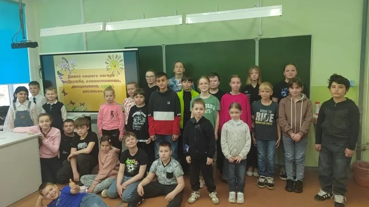 дети в классе возле доски