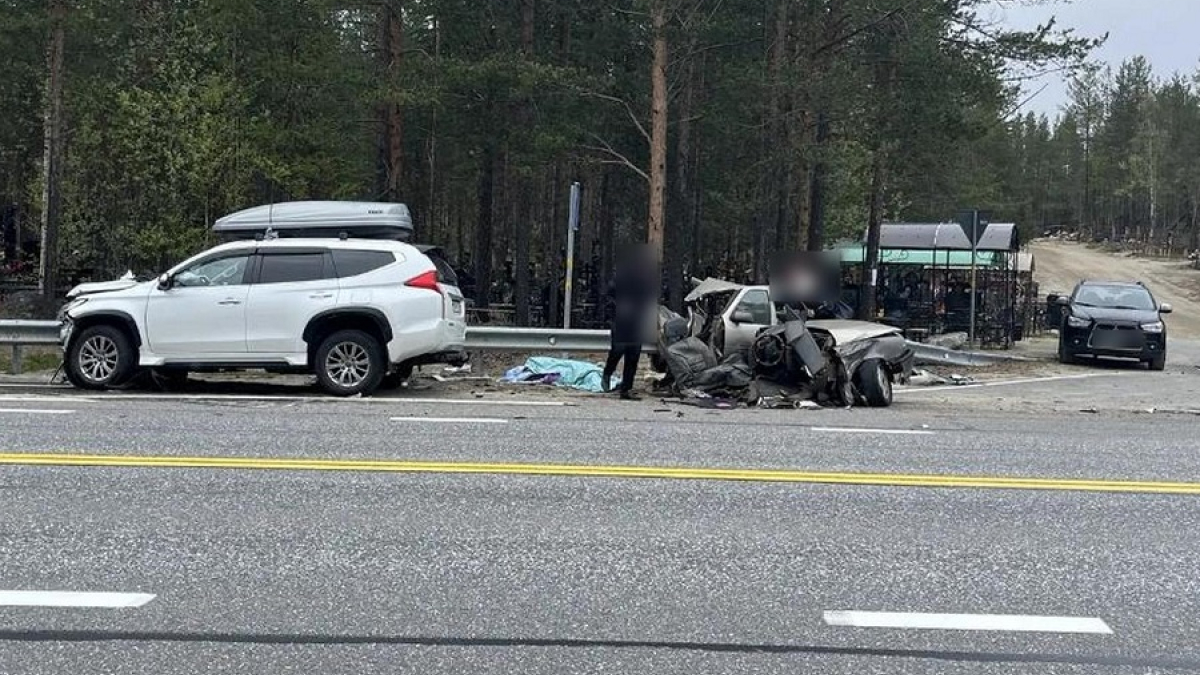 автомобили на трассе после аварии