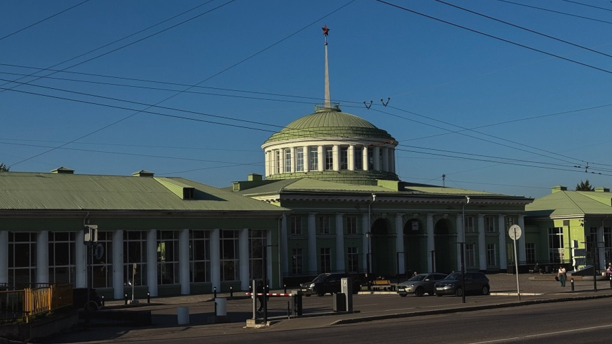 здание железнодорожного вокзала Мурманска