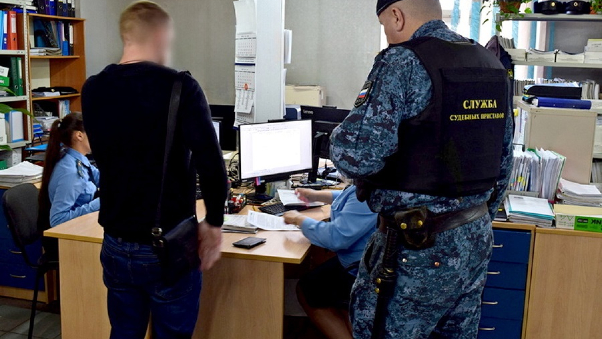 должник на приеме у пристава