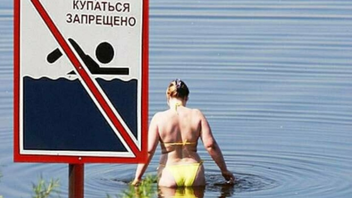 Женщина в воде