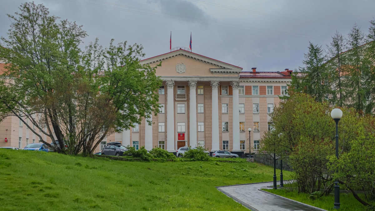 здание мурманской думы