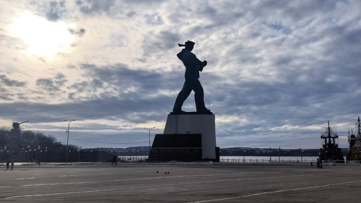 Памятник в Североморске