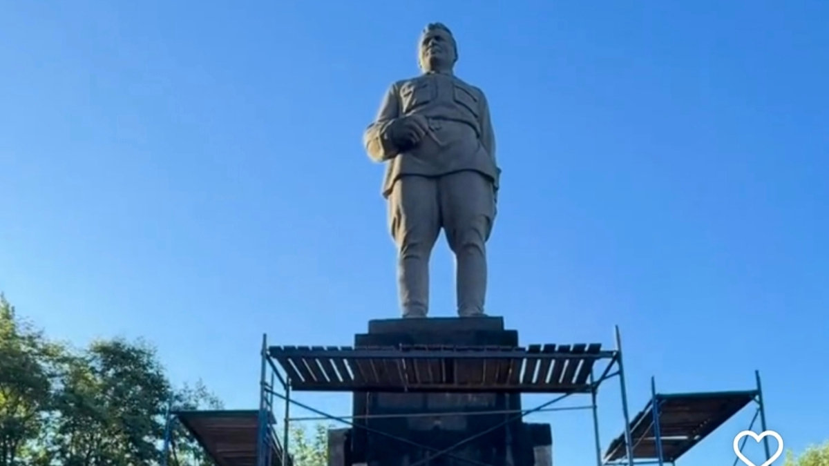 Памятник в Мурмашах