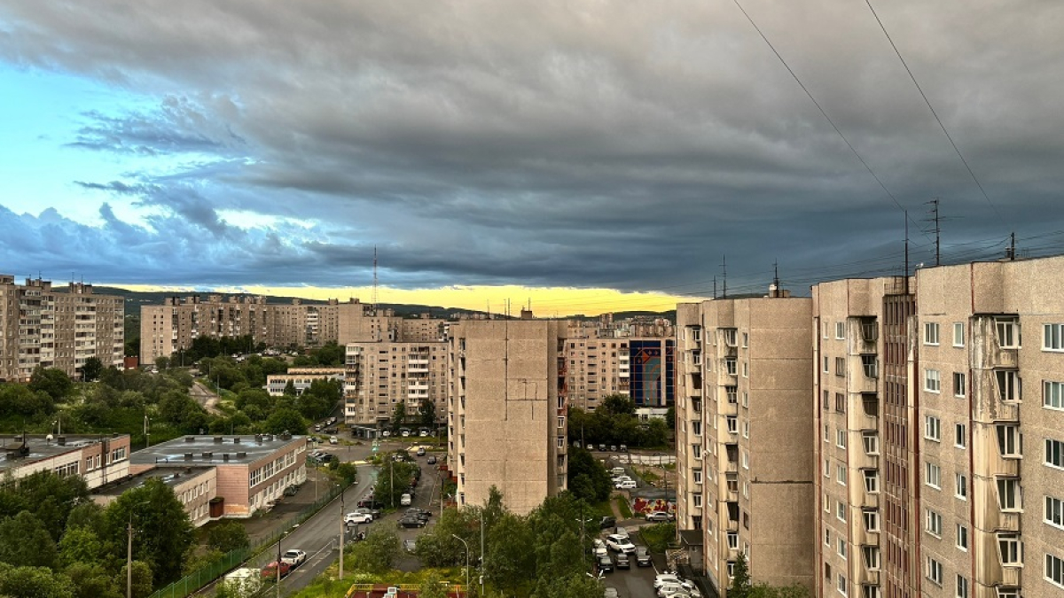 грозовое небо в городе