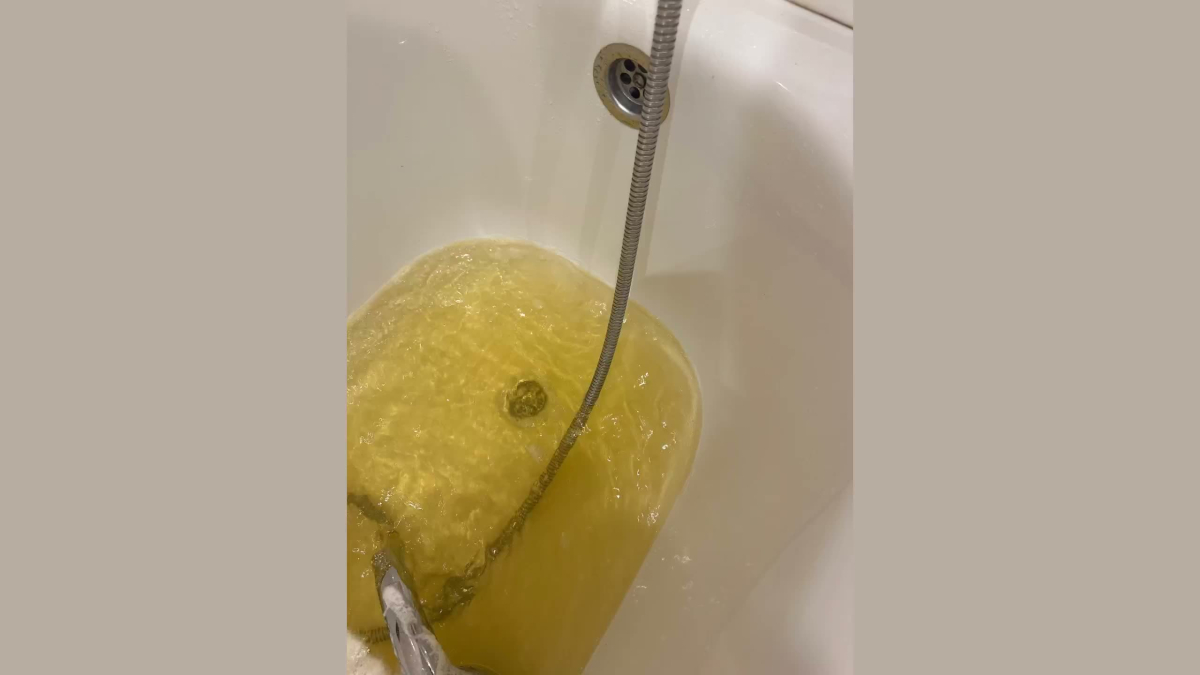 желтая вода в ванной