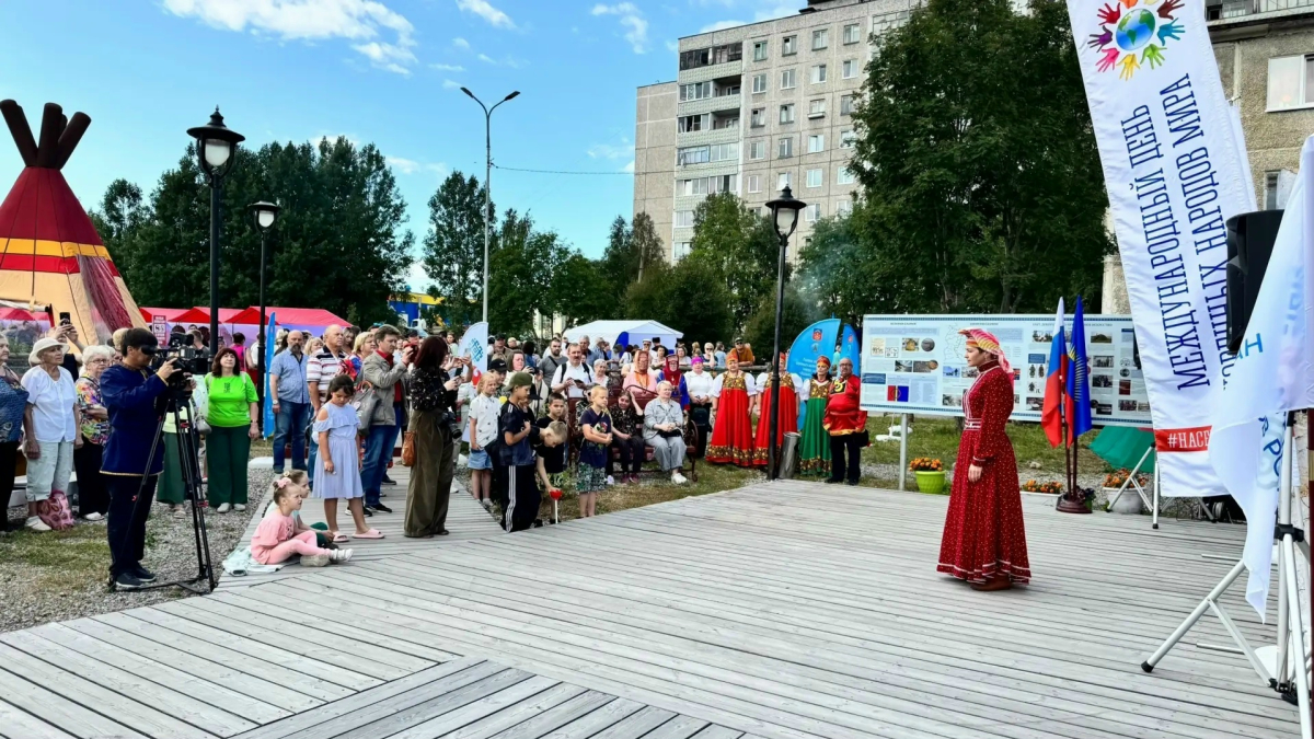Сцена на празднике