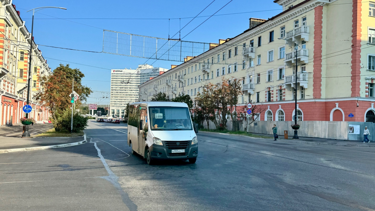 Маршрутка в центре Мурманска