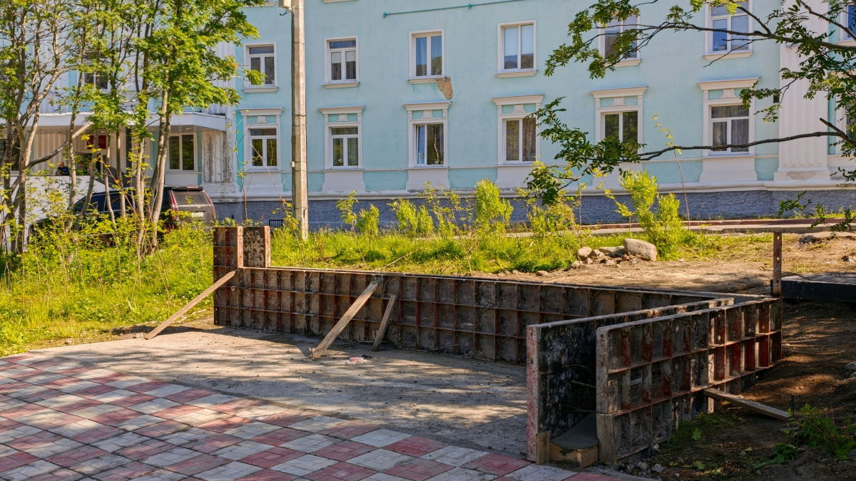Место установки туалета в центре Кировска