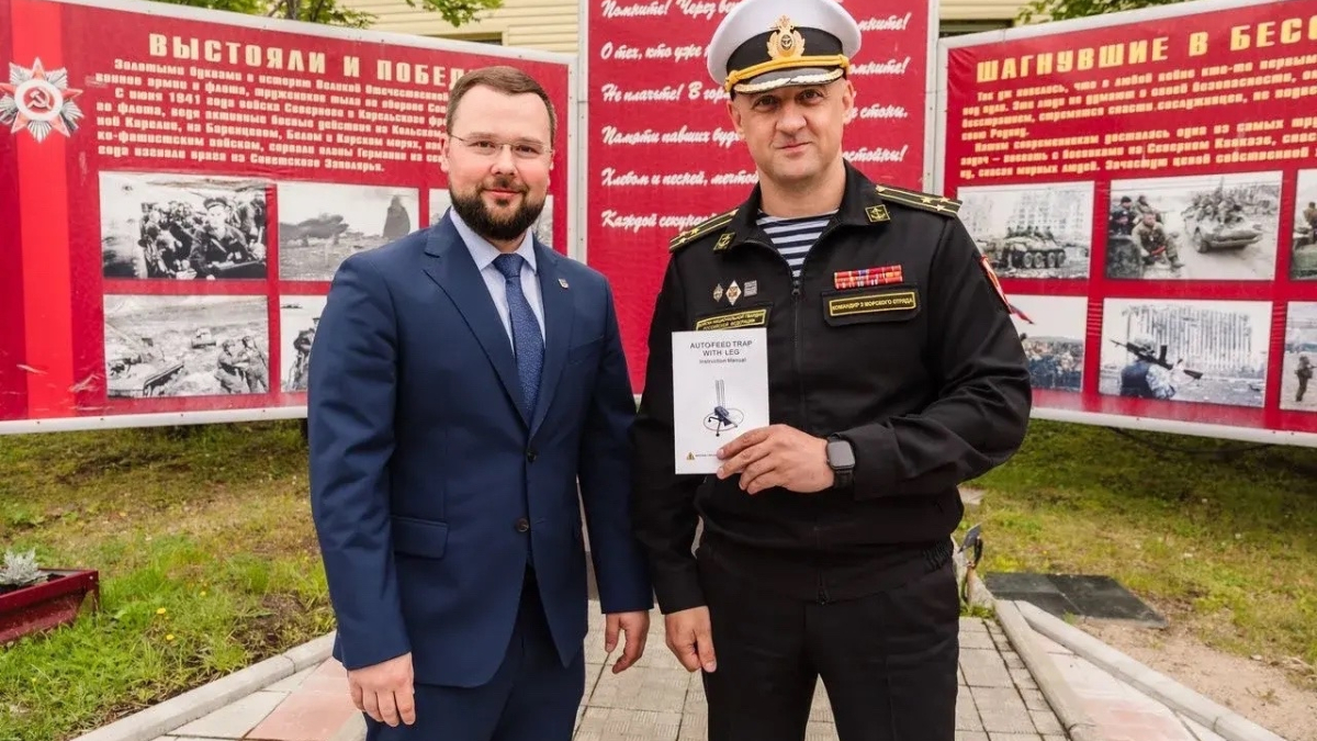 лебедев с росгвардейцем