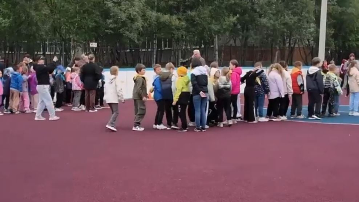 дети на спортплощадке