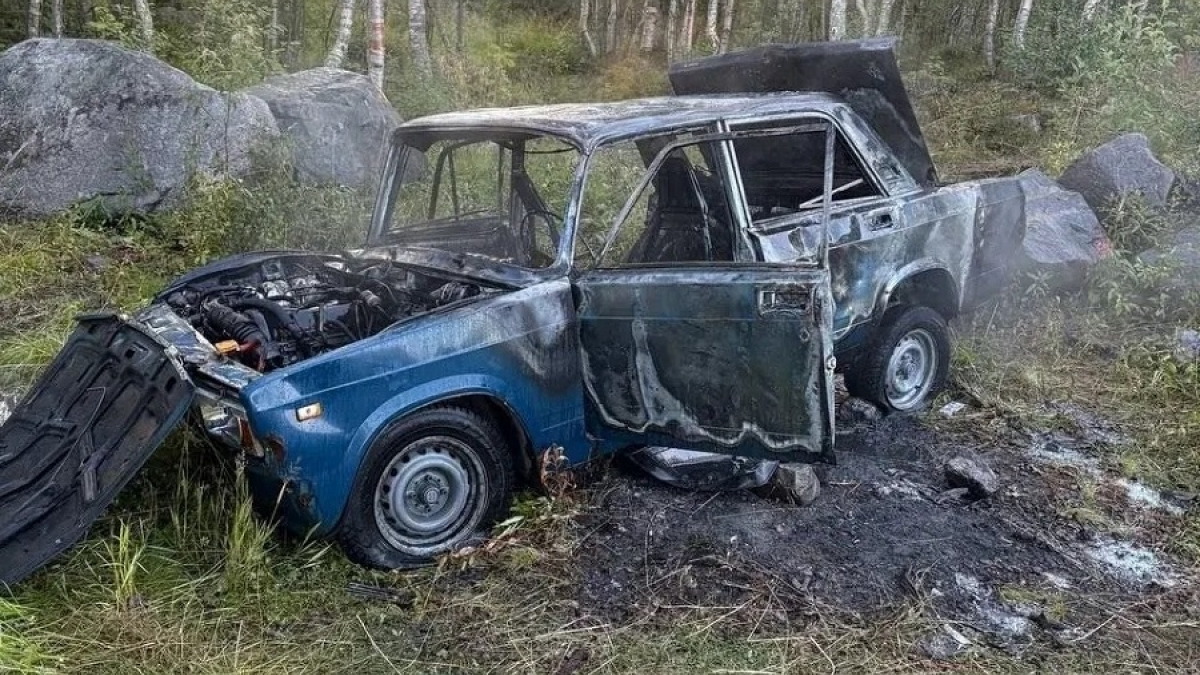 сгоревший легковой автомобль