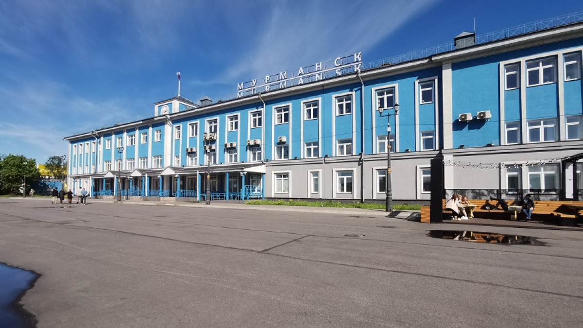 здание морского вокзала Мурманска