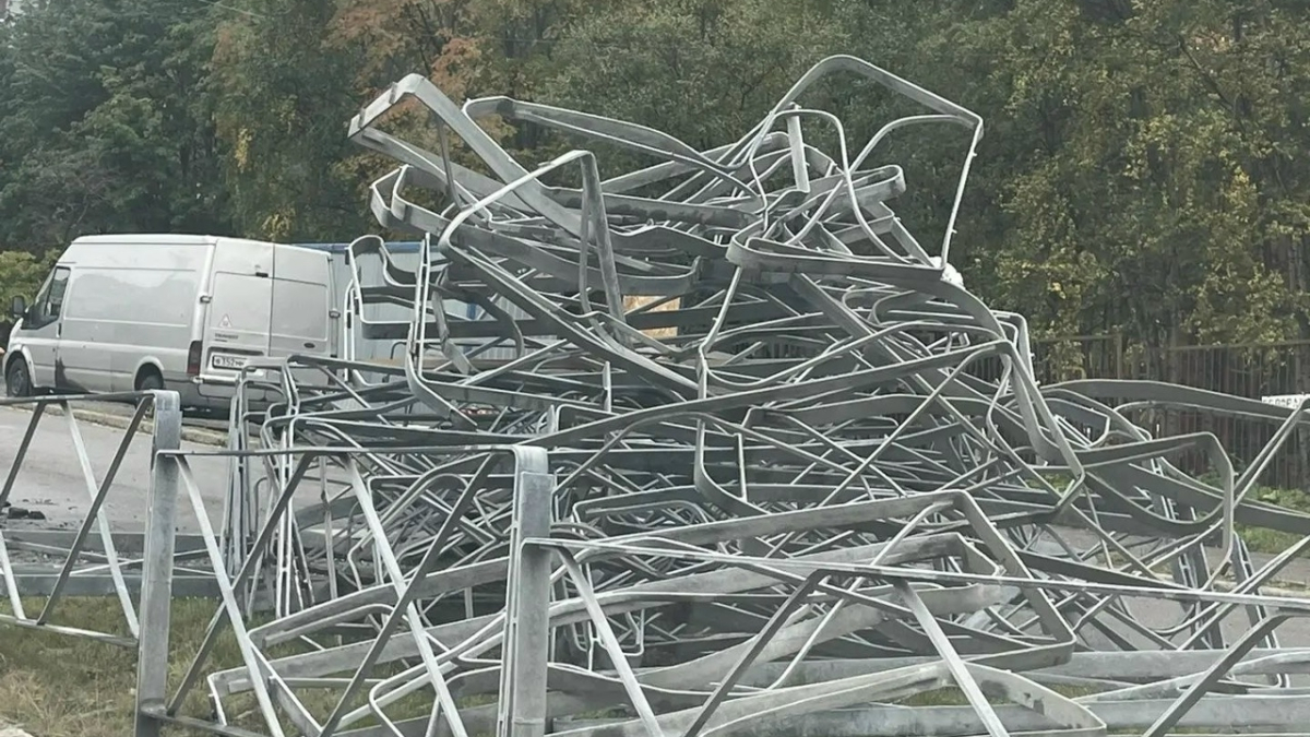 Ограждение смяли