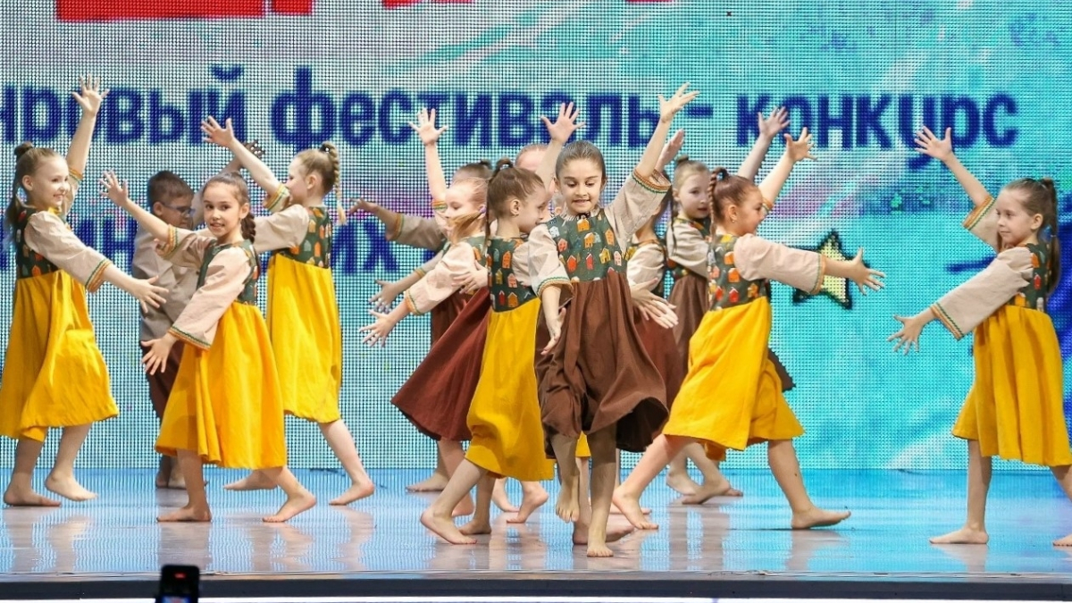 дети танцуют