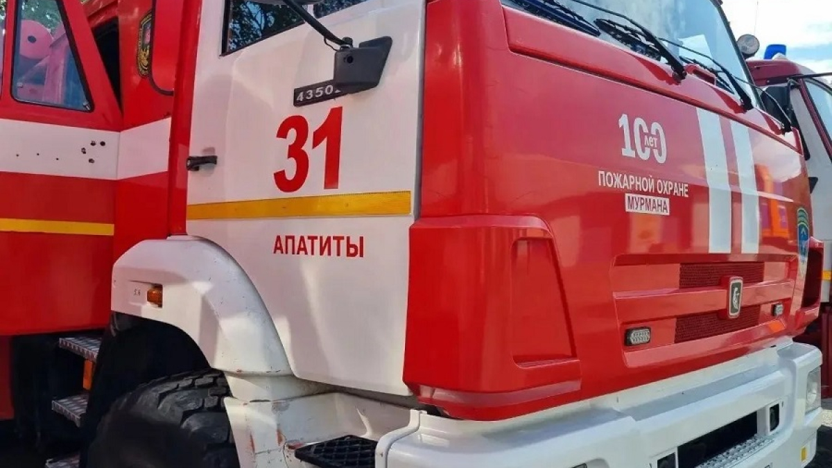 машина спасателей на вызове