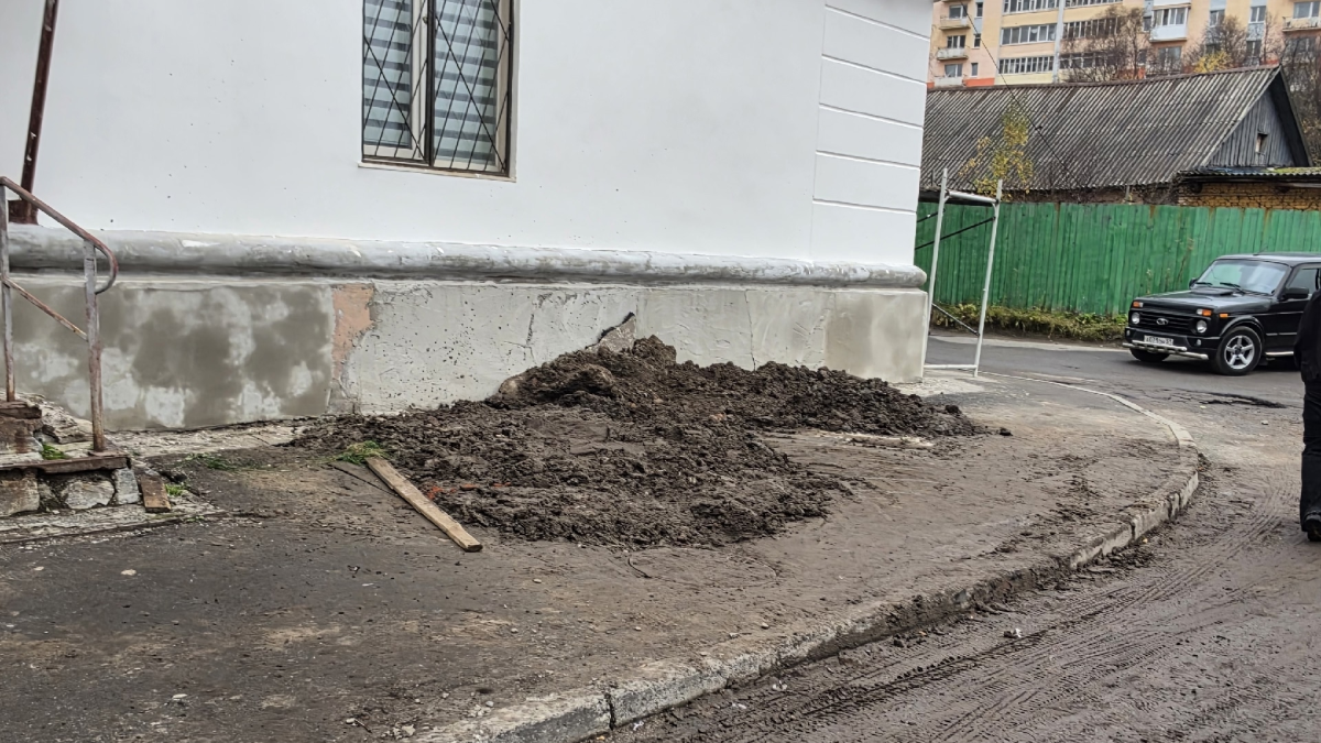 Грязь во дворе