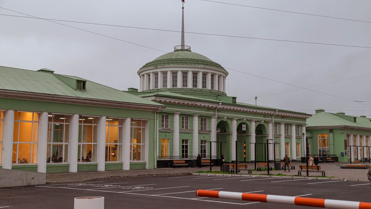 здание железнодорожного вокзала