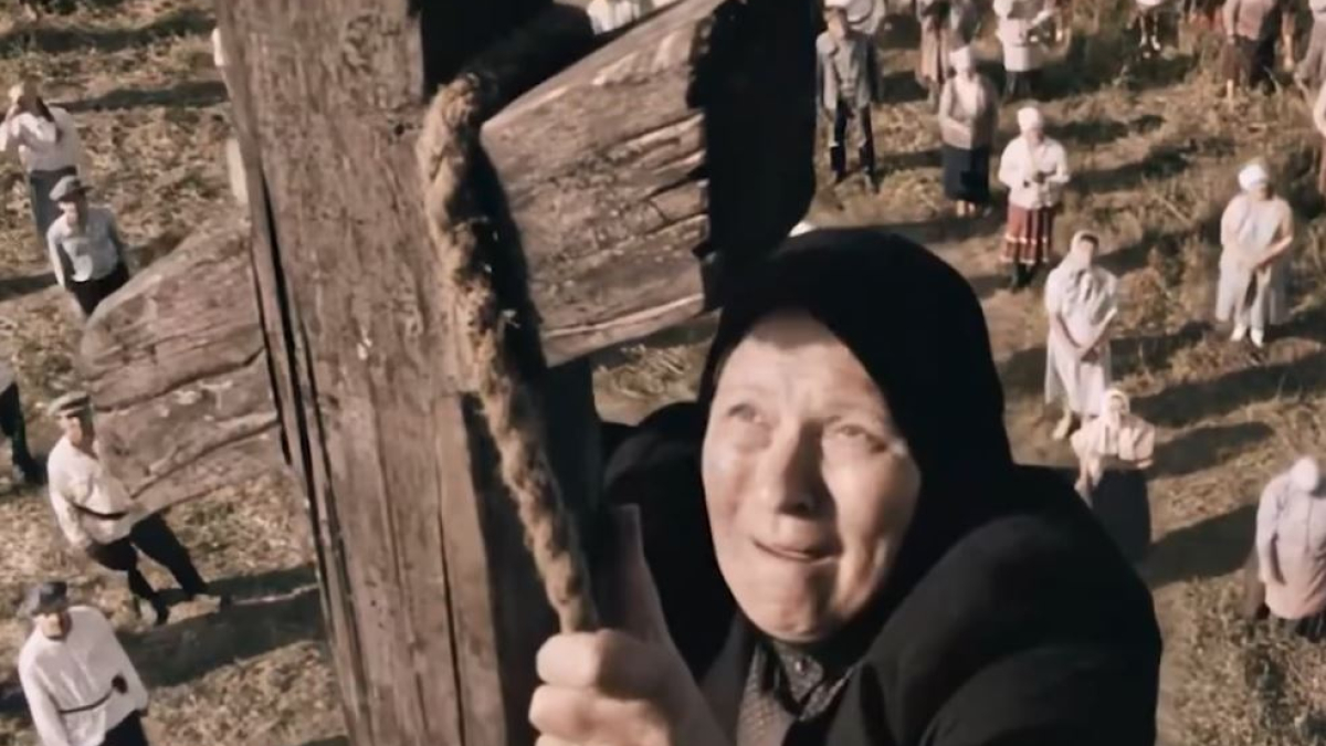 кадр из видео