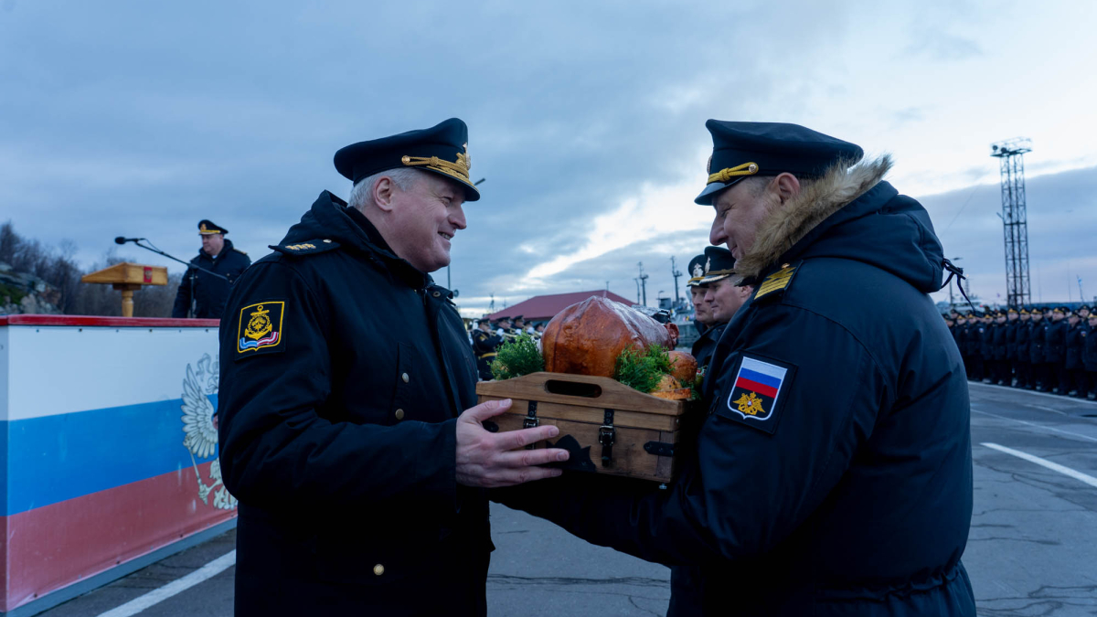 передача жареного поросенка