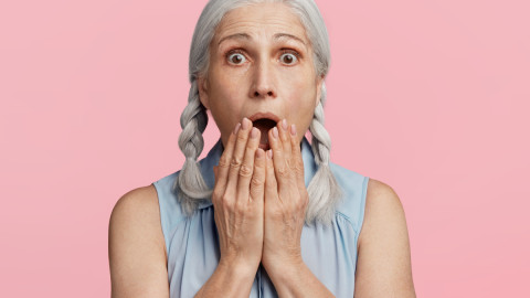 Удивленная женщина