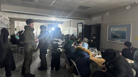 Люди в ДК Судоремонтник в Росляково