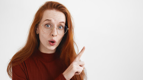 Удивленная женщина