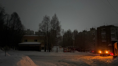 Темный мурманский двор