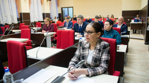 Горсовет Мурманска заседает