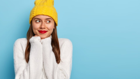 Девушка в шапке