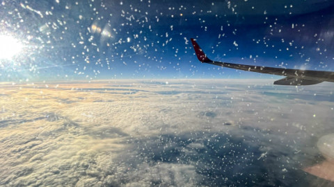 Самолет в воздухе