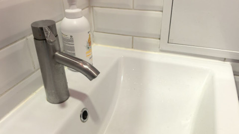 Раковина со смесителем