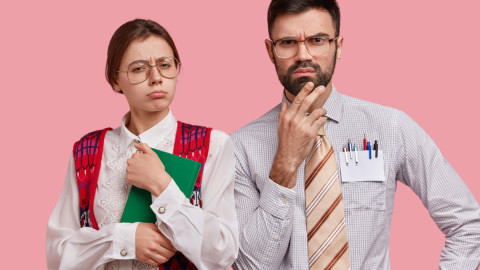 Мужчина и женщина в официальной одежде