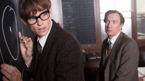 Два мужчины возле доски