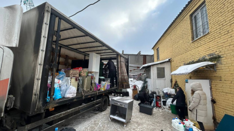 Приют для бездомных животных Хэлпдогмини начал переезд на предоставленный губернатором Петербурга пустырь