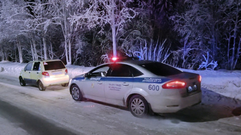 гаишники остановили машину ночью зимой