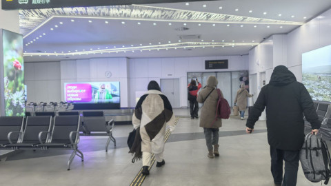 люди в аэропорту