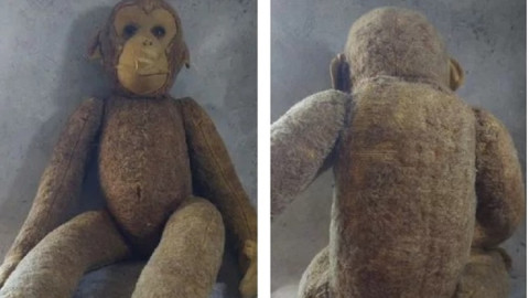 плюшевая коричневая обезьяна